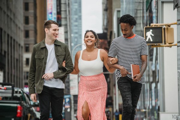 How Is Technology Transforming UK Women's Fashion Shopping Experiences?